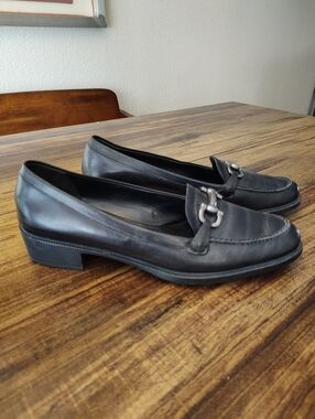 SALVATORE FERRAGAMO WOMEN LOAFER SHOE SIZE  10.5 B